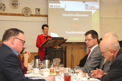 Roswitha Schier während ihrer Rede zum diesjährigen Neujahrsempfang (von links: Lübbenaus Bürgermeister Helmut Wenzel, Roswitha Schier, Vetschaus Bürgermeister Bengt Kanzler und Landtagsvizepräsident a.D. Martin Habermann Roswitha Schier während ihrer Rede zum diesjährigen Neujahrsempfang (von links: Lübbenaus Bürgermeister Helmut Wenzel, Roswitha Schier, Vetschaus Bürgermeister Bengt Kanzler und Landtagsvizepräsident a.D. Martin Habermann